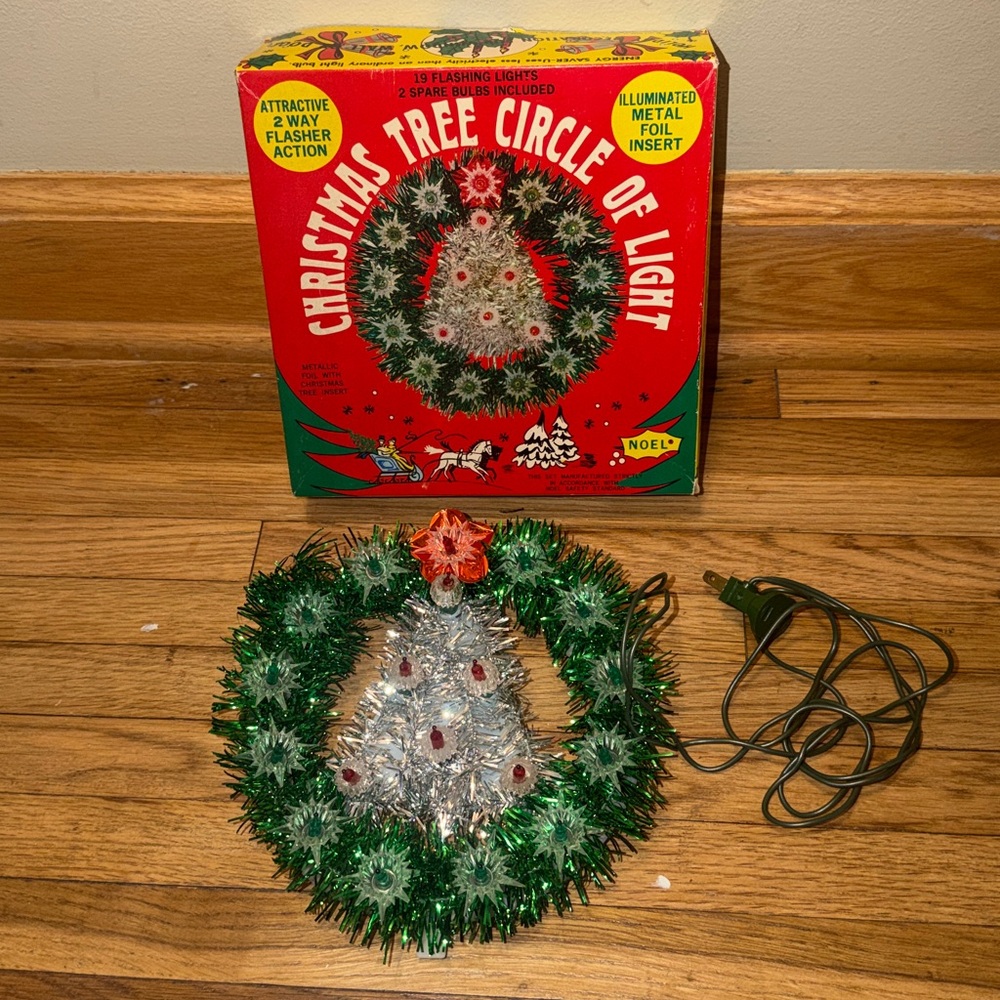 Vintage 70s Christmas Tree Circle of Light Hanging Tinsel Wreath Original Box